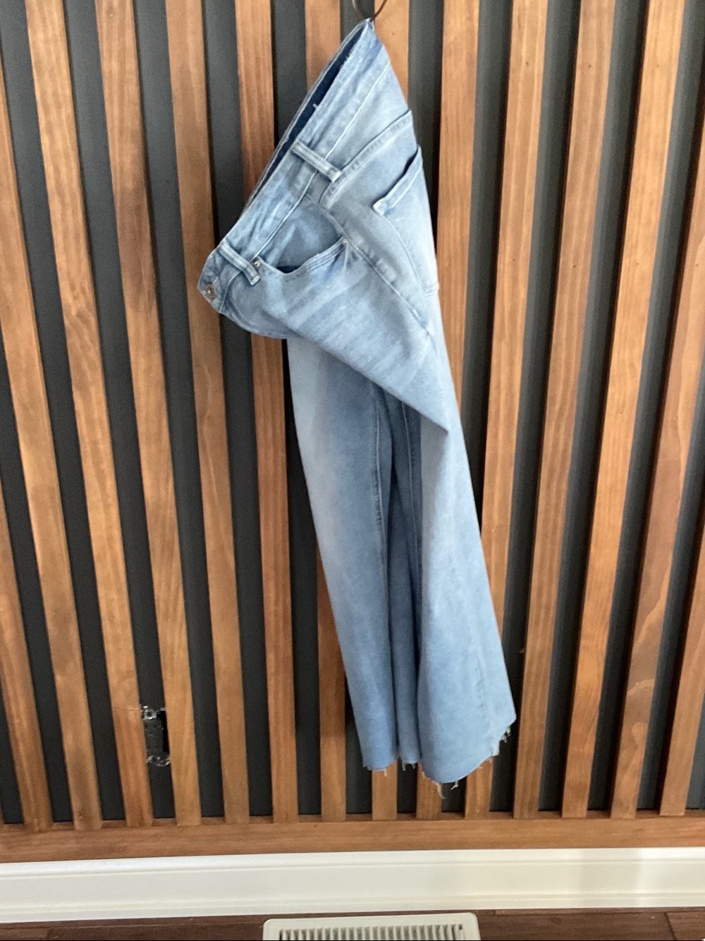 Light Wash Women’s Wide-Leg Jeans - Casual Flare Style